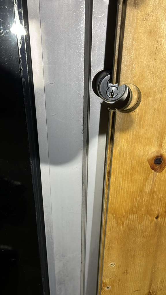 Key stuck in lock Miami โ emergency extraction